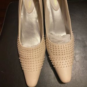 Cream Pump with Pearls